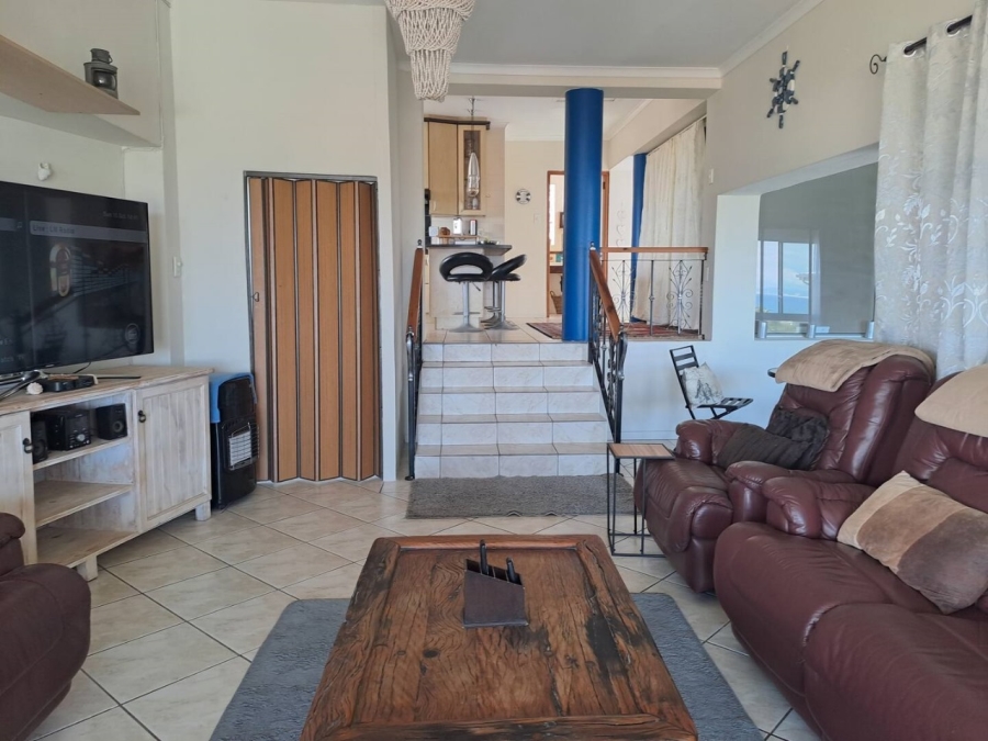 5 Bedroom Property for Sale in Wavecrest Eastern Cape